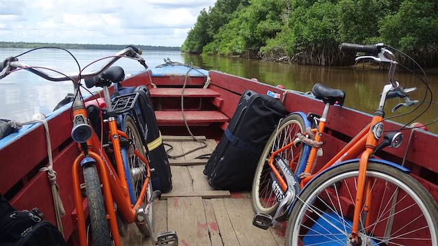 Fietsen in de boot